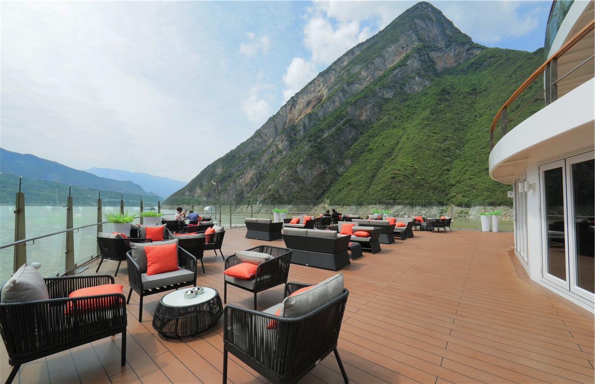 世纪荣耀号游轮VIP观景吧图片